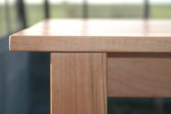 ader-als-detail-handgemaakte-tafel